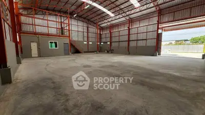 Spacious industrial warehouse with high ceilings and ample natural light, perfect for storage or manufacturing.