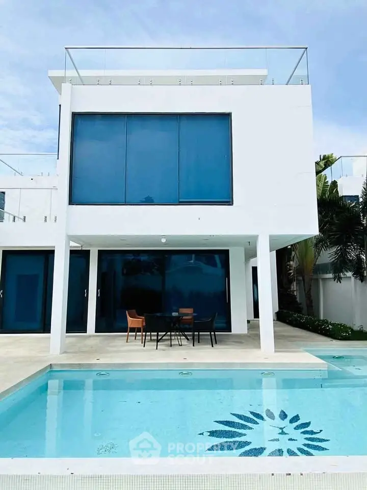 Modern luxury villa with pool and spacious outdoor area, perfect for relaxation and entertainment.