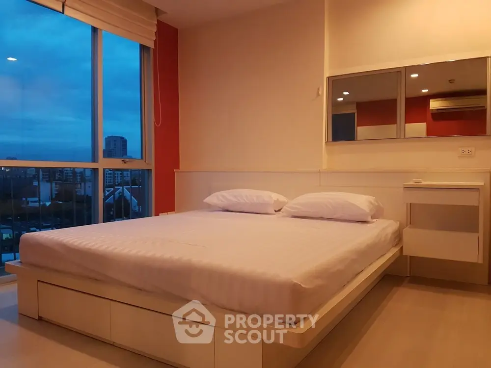  1 Bedroom Condo at The Room Sukhumvit 64-1