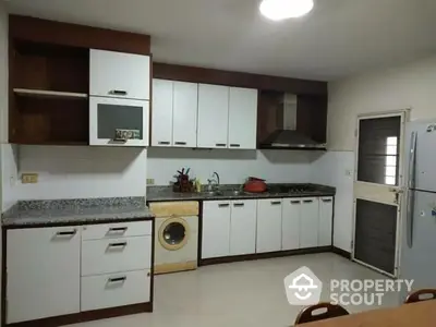  3 Bedrooms Condo -5