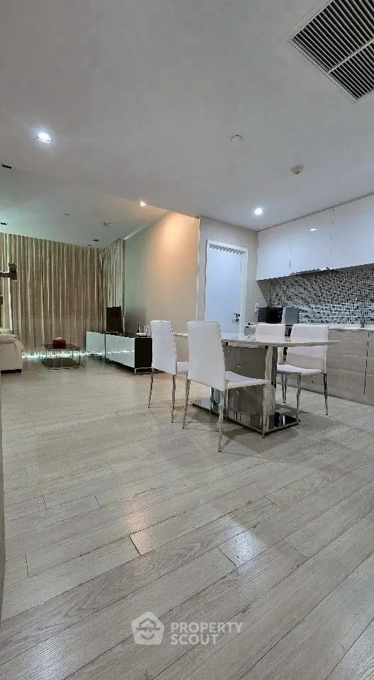 Modern open-plan living and dining area with sleek kitchen design