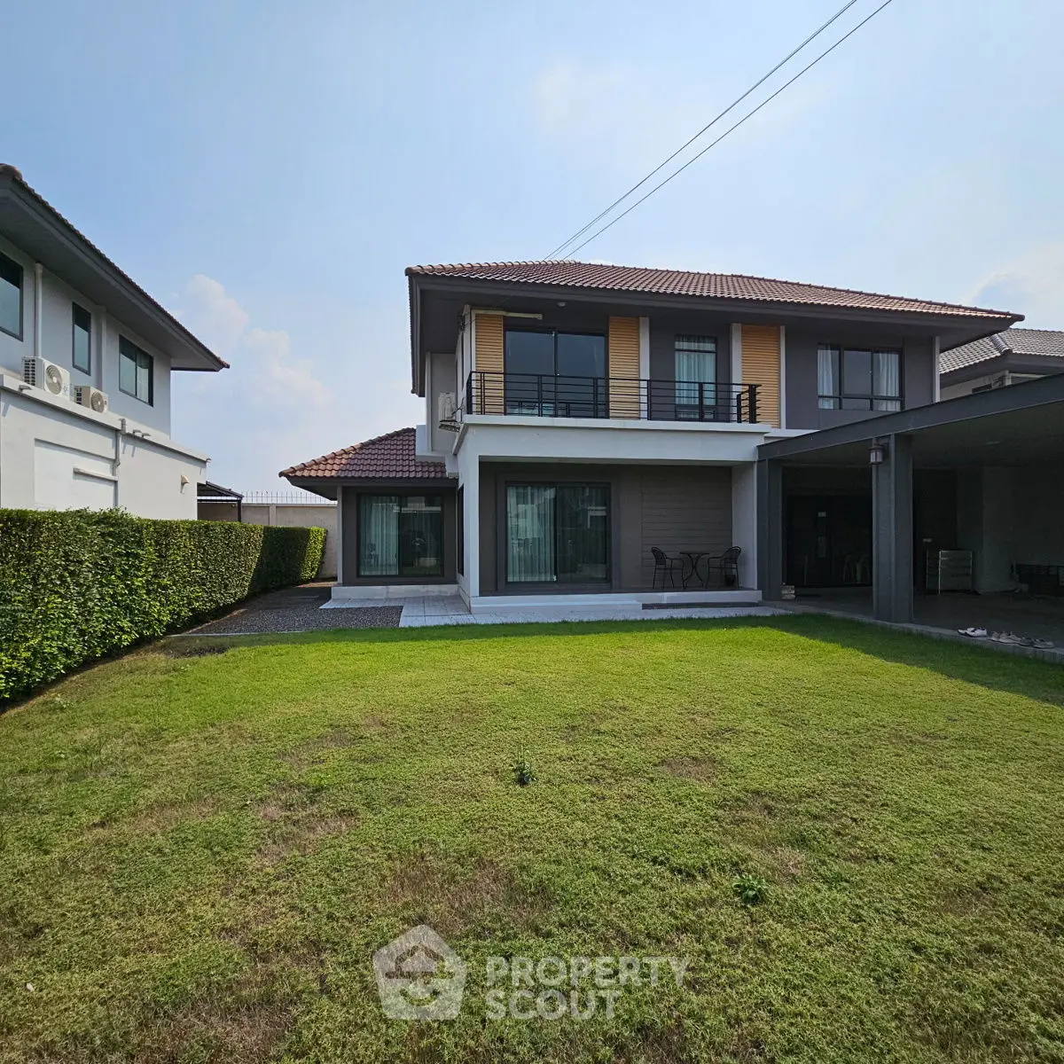 Spacious modern house with large garden and balcony, perfect for family living.