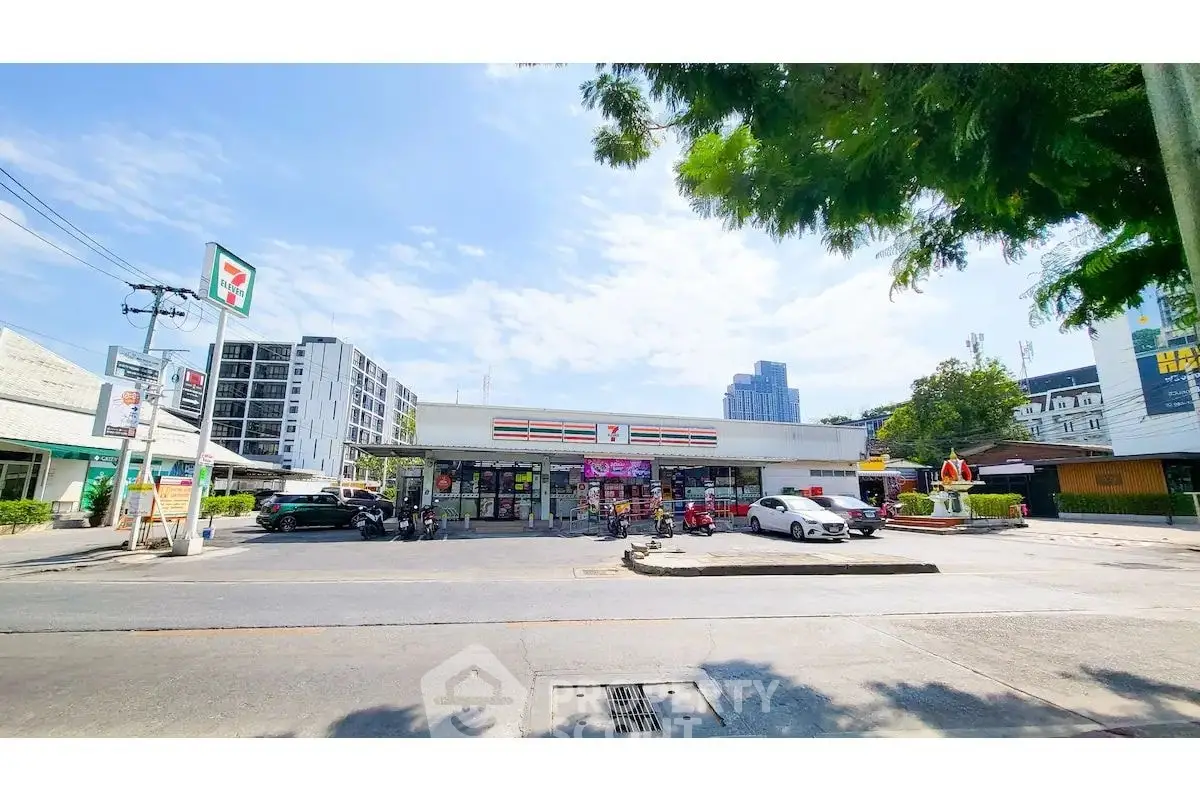 Convenience store exterior with parking and urban surroundings, ideal commercial location.