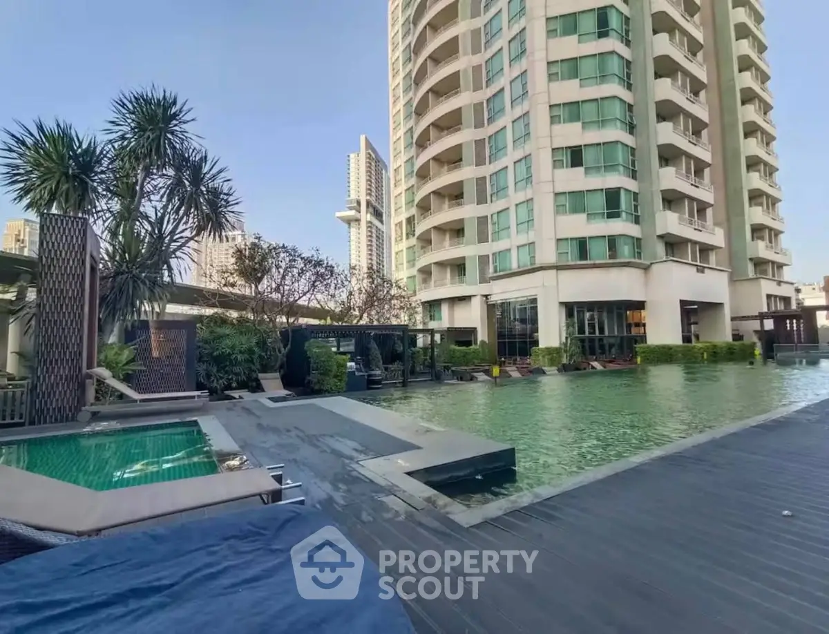 Luxurious high-rise building with stunning poolside view and modern architecture.