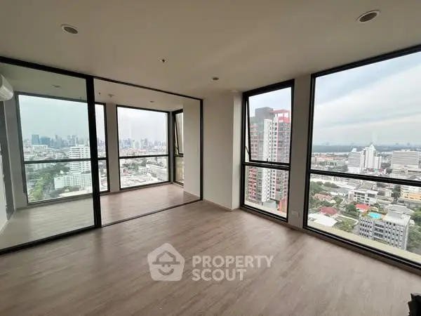 Spacious corner unit with stunning city views and floor-to-ceiling windows