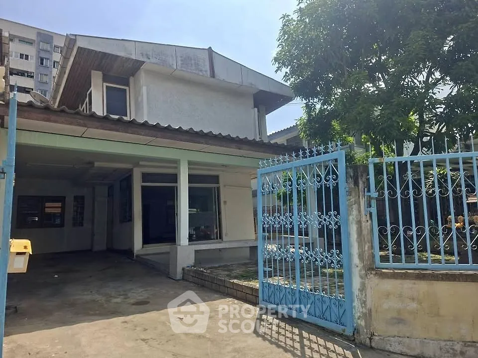 Charming suburban house with gated entrance and spacious driveway, perfect for family living.