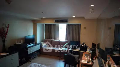 Cozy living room with modern decor and ample natural light, perfect for relaxation and entertainment.