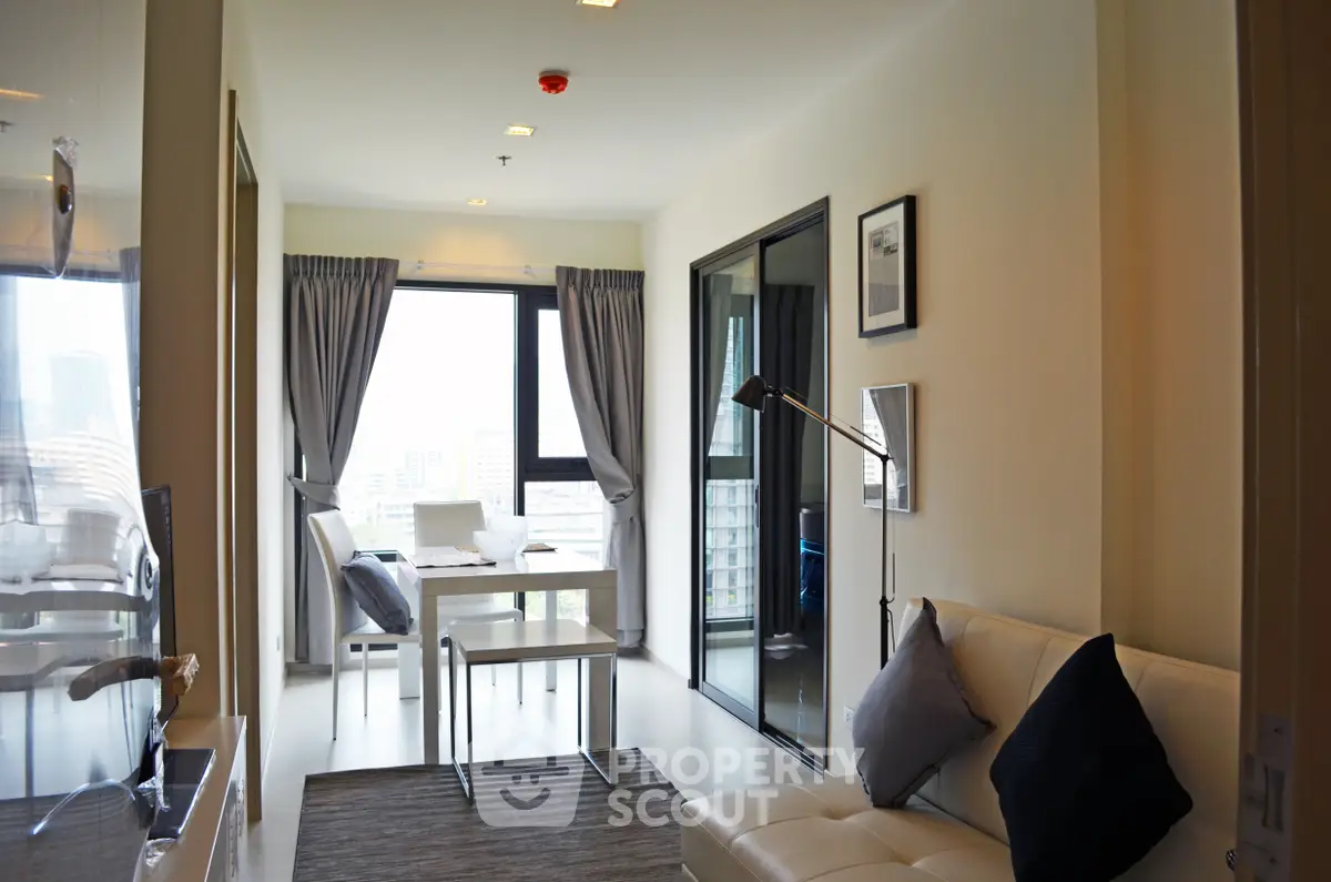 Fully Furnished 1 Bedroom Condo at Rhythm Sukhumvit 36 38-1