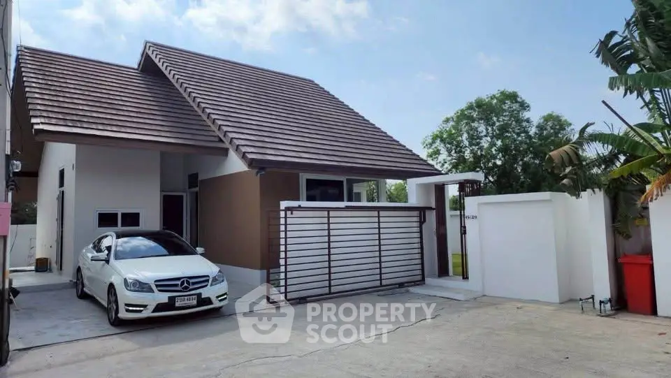 Modern single-story house with sleek design and spacious driveway