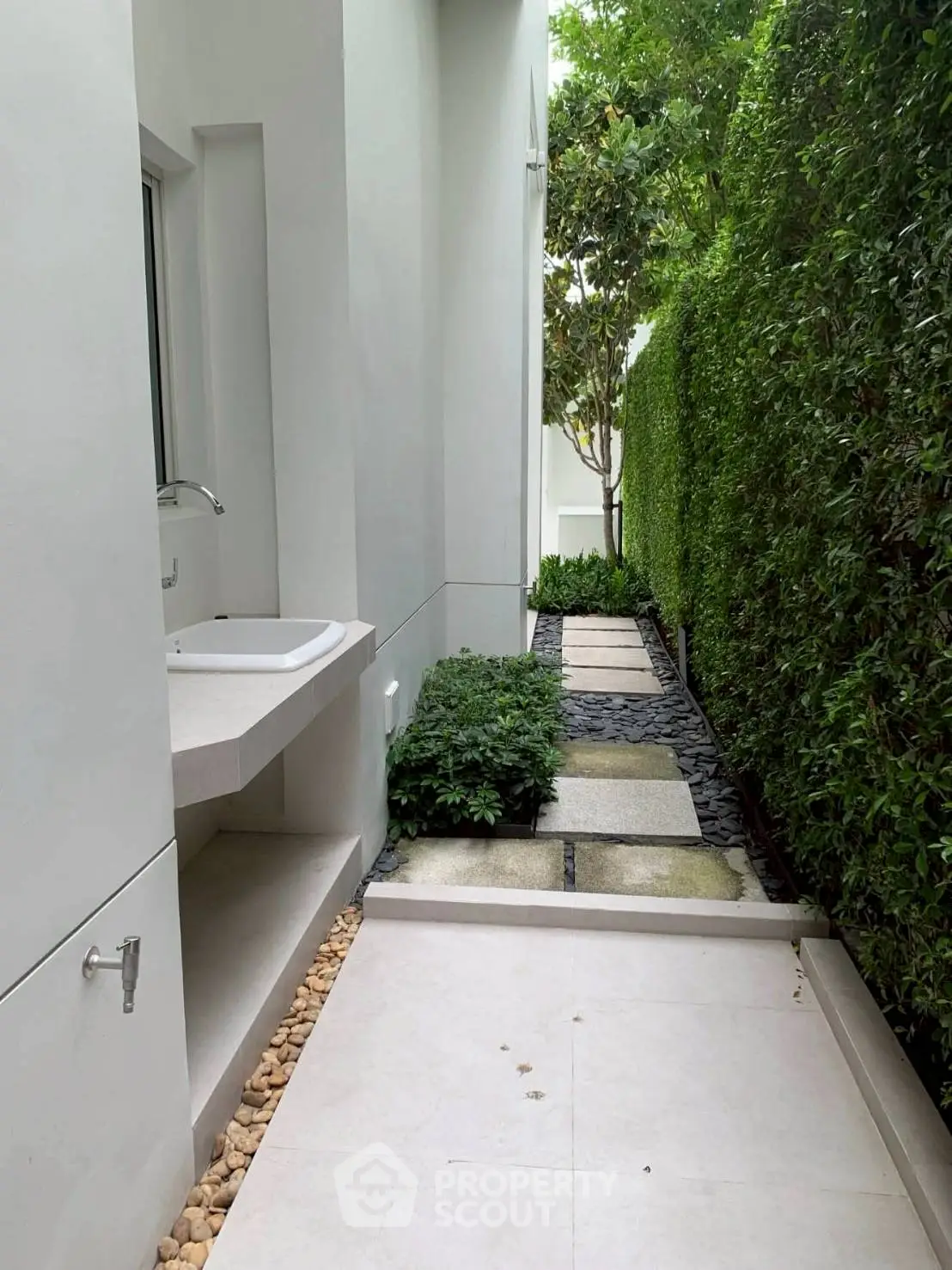 Modern outdoor garden path with sleek design and lush greenery