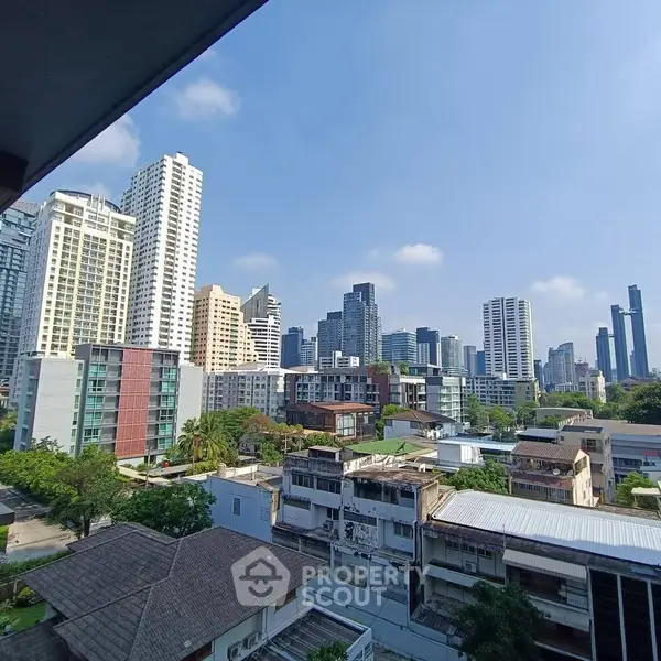 คอนโด 1-ห้องนอน ที่ ดิ แอดเดรส สุขุมวิท 61 ใกล้ BTS เอกมัย