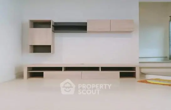 image_rental-13015547