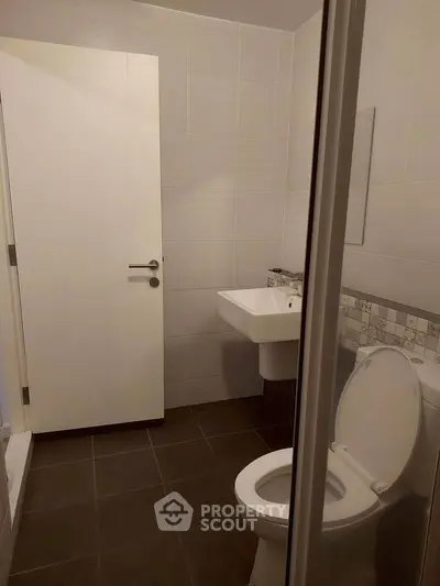 Modern bathroom with sleek fixtures and neutral tiles, perfect for a contemporary home.