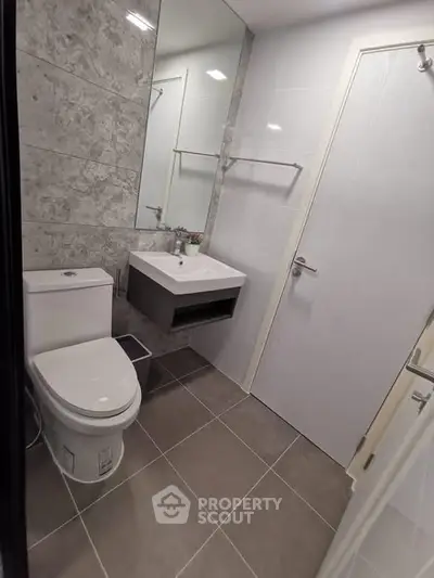 Modern bathroom with sleek fixtures and elegant tile design