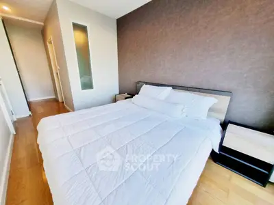 Modern bedroom with stylish decor and cozy ambiance, featuring a comfortable bed and elegant side tables.