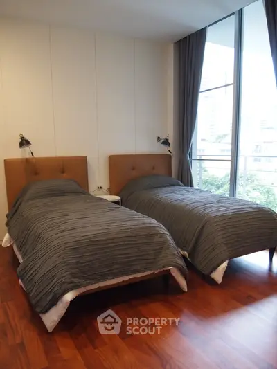  2 Bedrooms Condo -5