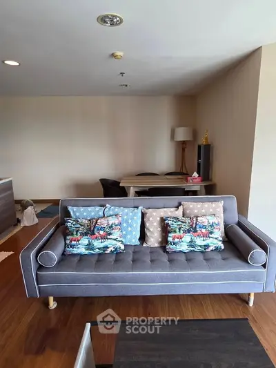 Stylish living room with modern sofa and decorative pillows, perfect for cozy relaxation and entertaining guests.