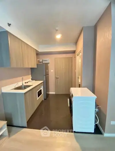 Modern kitchen with sleek cabinetry and integrated appliances in a stylish apartment.