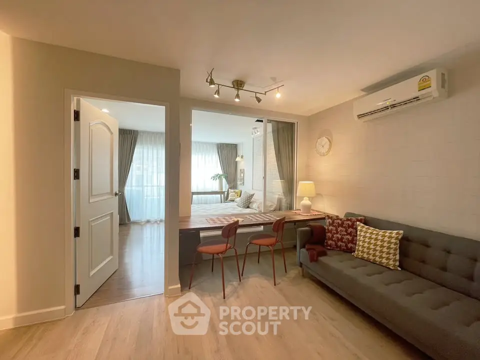 Modern living room with stylish decor and cozy ambiance, featuring a comfortable sofa and elegant lighting.