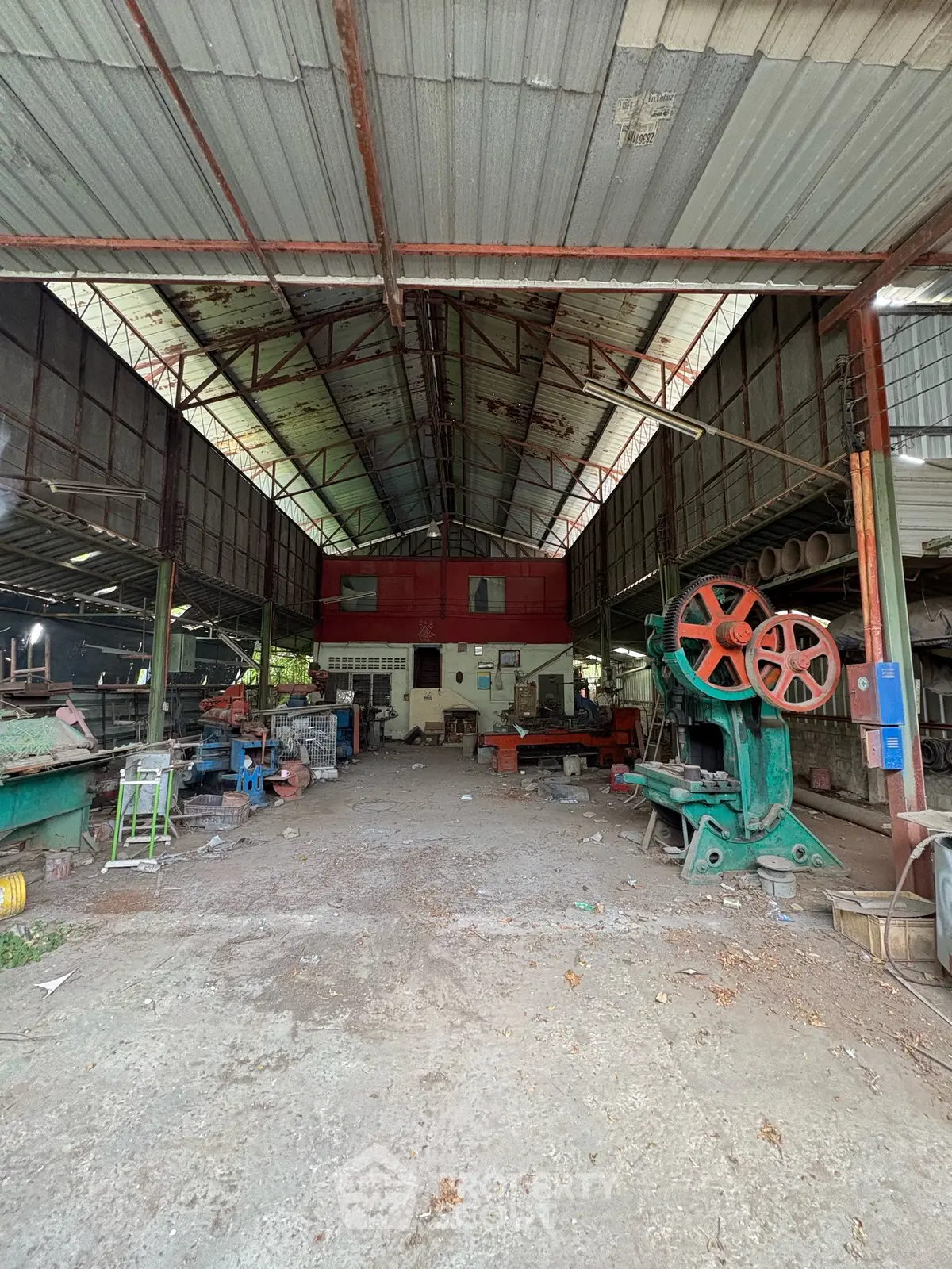 Spacious industrial warehouse with high ceilings and ample storage space