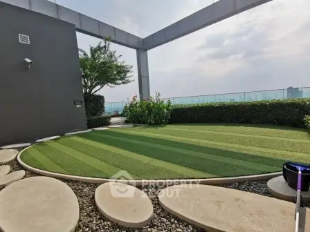 Stunning rooftop garden with lush greenery and modern design, perfect for relaxation and city views.