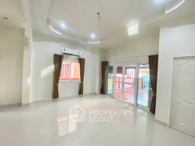 Spacious unfurnished living room with large windows and air conditioning