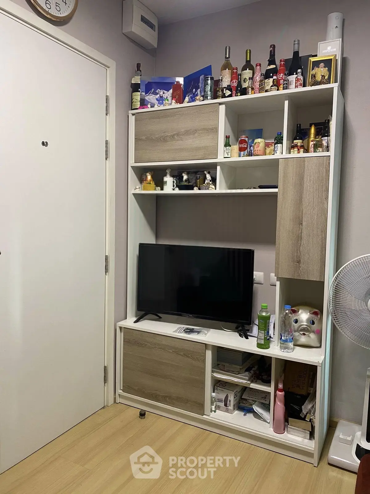 Cozy living room corner with modern shelving and TV setup, perfect for relaxation and entertainment.