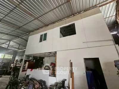 Spacious industrial warehouse with high ceilings and ample storage space.