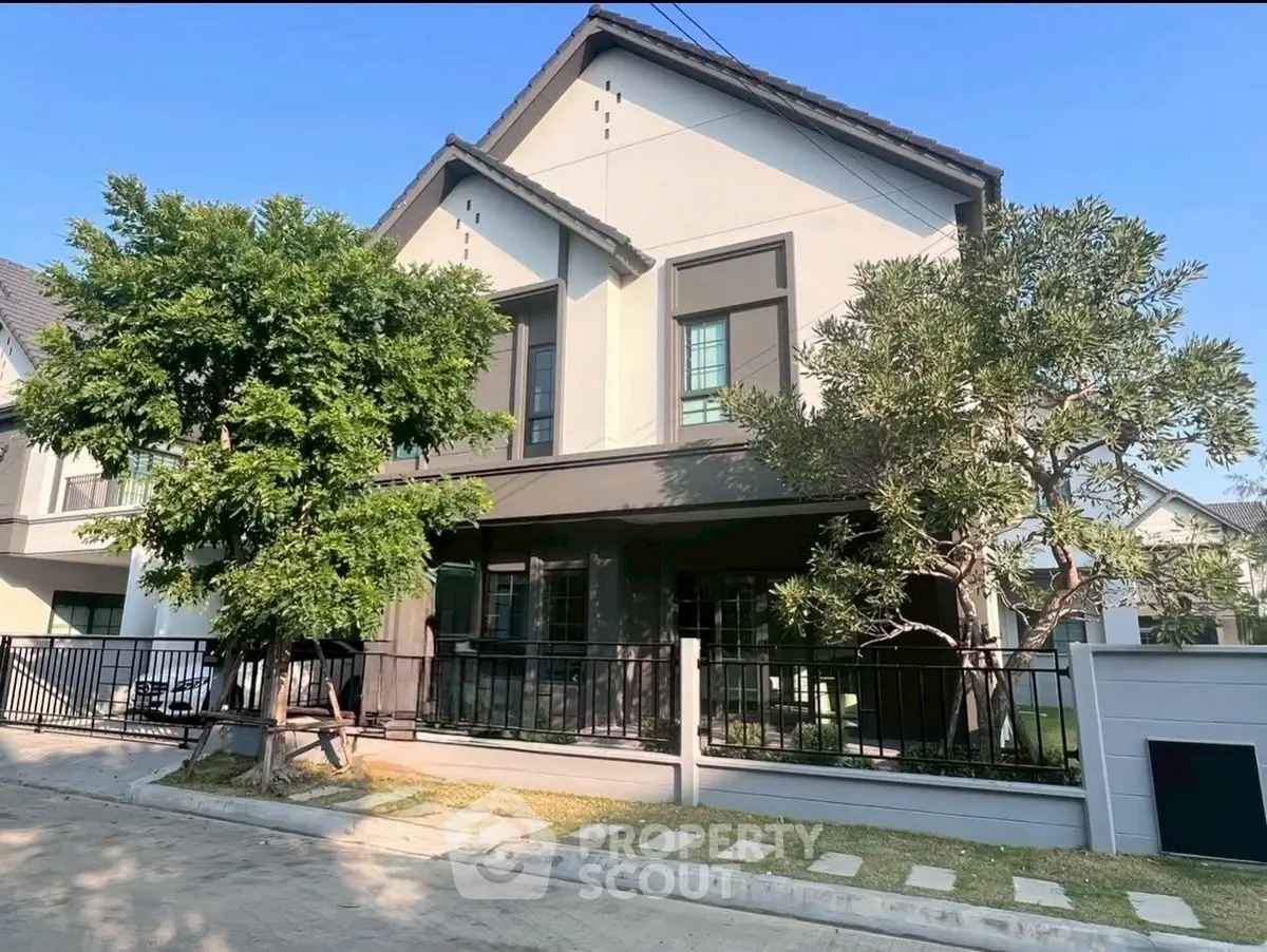 Charming modern house with lush greenery and stylish facade in a serene neighborhood.