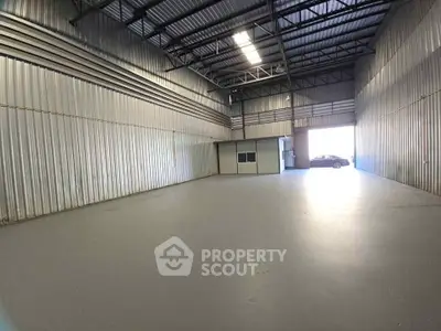Spacious industrial warehouse with high ceilings and ample storage space.