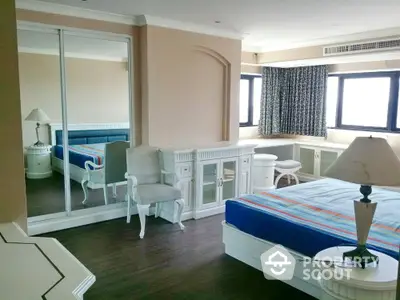  3 Bedrooms Condo at Sathorn Gardens-2