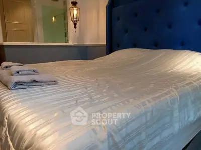 Luxurious bedroom with plush bedding and elegant lighting for a cozy retreat.