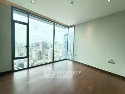 Spacious corner unit with stunning city view and floor-to-ceiling windows in modern high-rise.