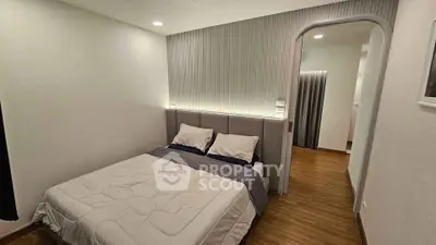 Modern bedroom with stylish decor and cozy ambiance, featuring a comfortable bed and elegant lighting.