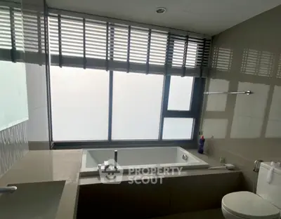 Screenshot 2569-03-20 at 14.01.18.jpg