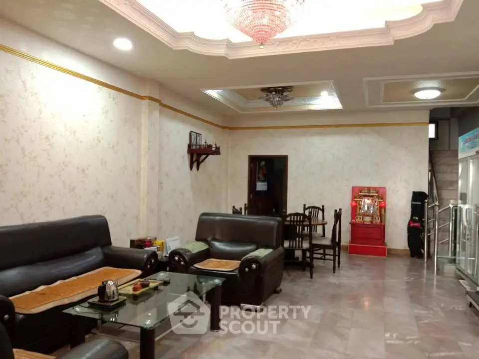 Spacious living room with elegant decor and comfortable seating in a modern home.