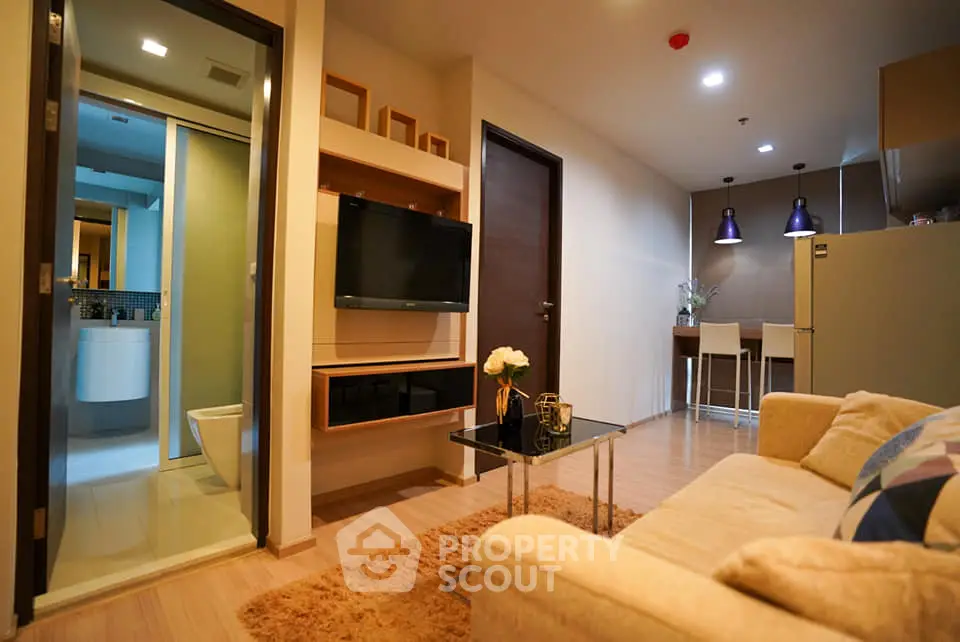 Fully Furnished 1 Bedroom Condo at Rhythm Sathorn-1