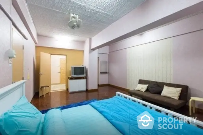  2 Bedrooms Condo -1