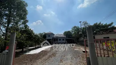 Charming countryside house with spacious driveway and lush greenery