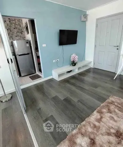 Modern living room with stylish decor and open view to kitchen area