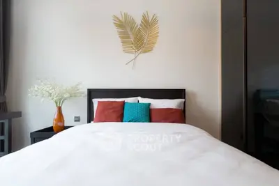 Modern bedroom with stylish decor and cozy bedding