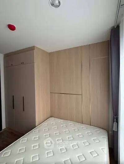 Modern bedroom with built-in wardrobe and comfortable mattress in a cozy apartment.
