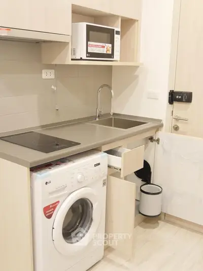  1 Bedroom Condo at Ideo Mobi Sukhumvit Eastgate-3