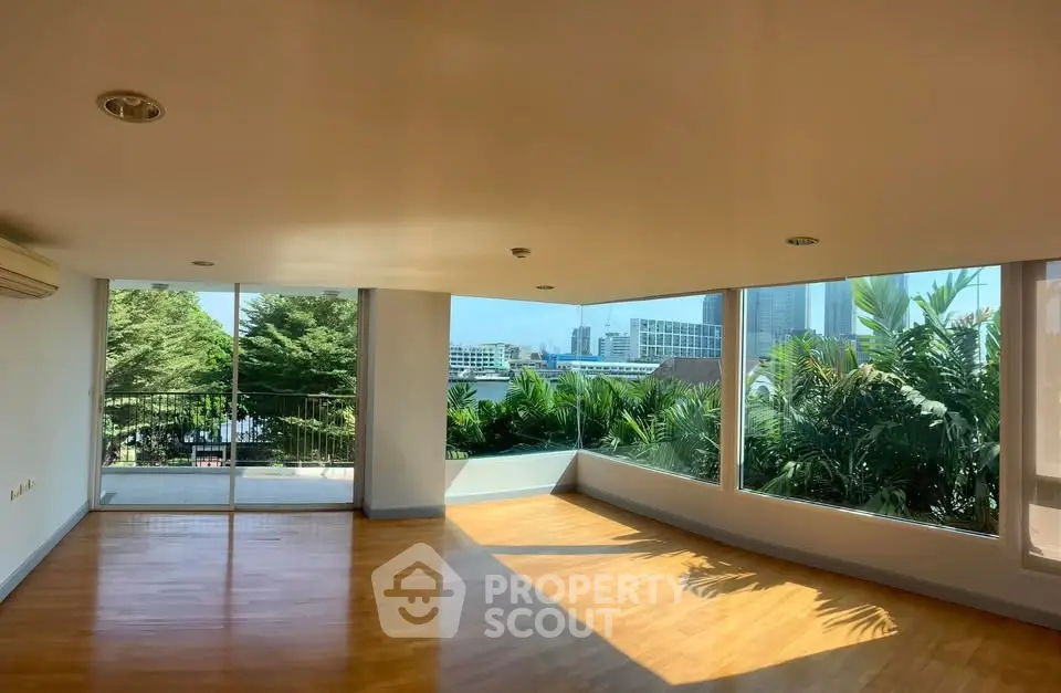 Spacious corner unit with floor-to-ceiling windows and stunning city view