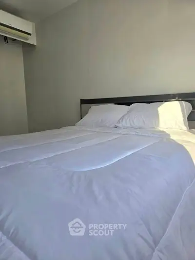 Cozy bedroom with air conditioning and comfortable bedding, perfect for relaxation.