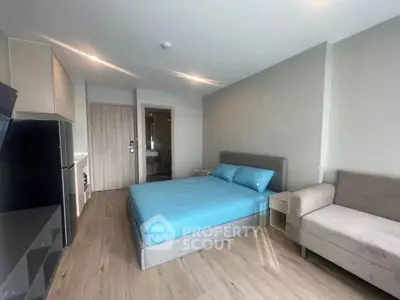 Modern bedroom with cozy bed and stylish decor in a contemporary apartment.