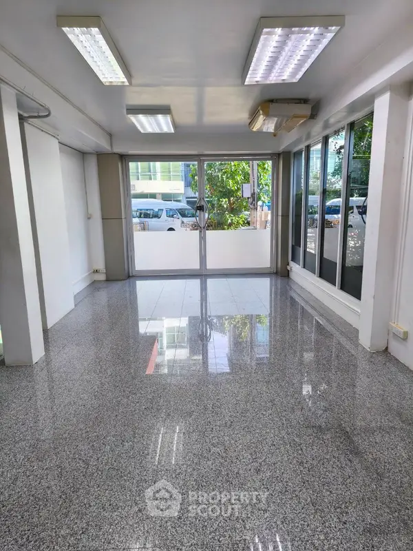 image_rental-29907396