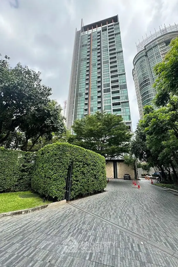 Luxurious high-rise building with lush greenery and modern architecture, perfect for urban living.