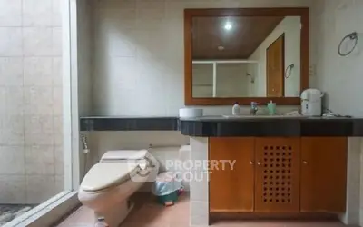 Spacious bathroom with modern fixtures and large mirror, ideal for relaxation.