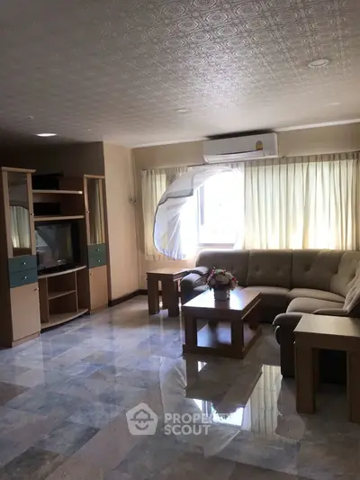  2 Bedrooms Condo -3